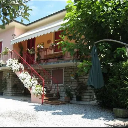 Holiday home Casa Mary Lucca